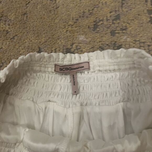 BCBGeneration Shorts Size m Smocked Eyelet Lace Loose White New - Picture 3 of 4